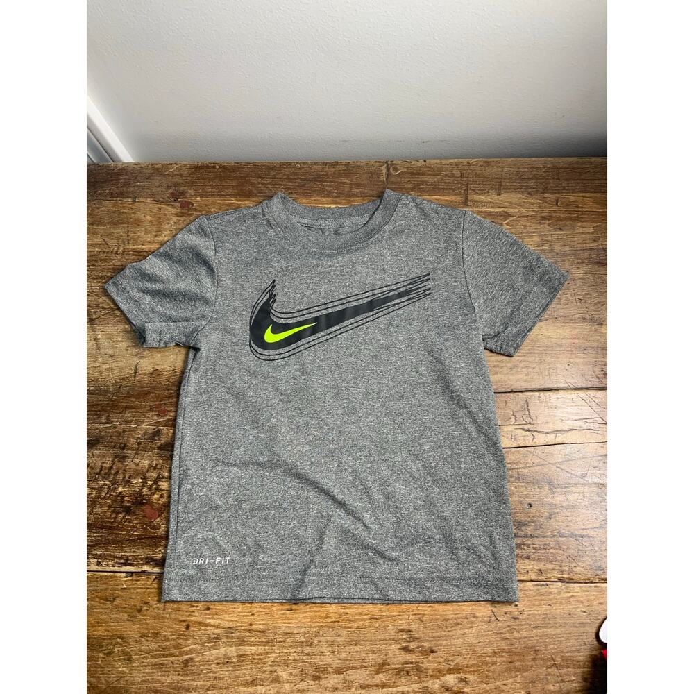 Nike Youth‎ shirt boys size 5